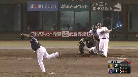 8回裏3中村併殺 (1)