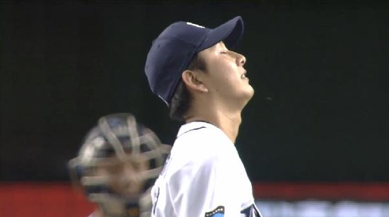 9回表3聖沢ヒット1塁2塁 (1)