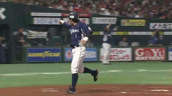 ３回表５おかわりタイムリー２ベース (1)