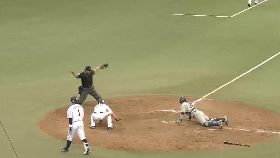 ５回裏５秋山タイムリー (1)