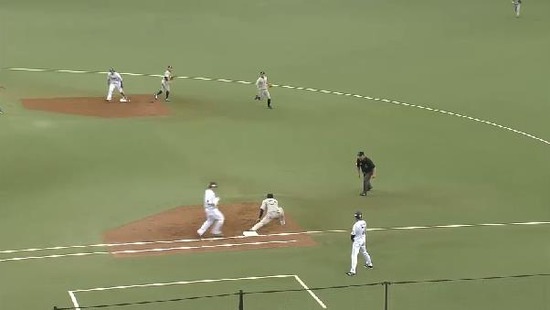 1回裏3おかわりゲッツー (3)