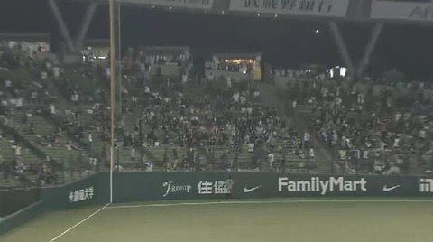 ８回裏１森初ホームラン (1)