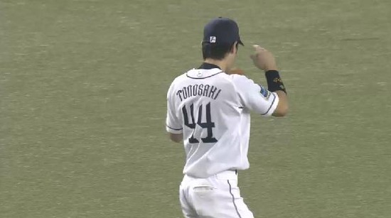 ６回表１清田左中間真っ二つ栗山外崎連携プレー (2)