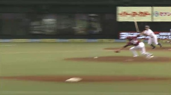 5回裏1フォアボール大崎ヒット1塁2塁ノーアウト (2)