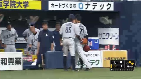 4回裏3十亀降板ボウデン (3)