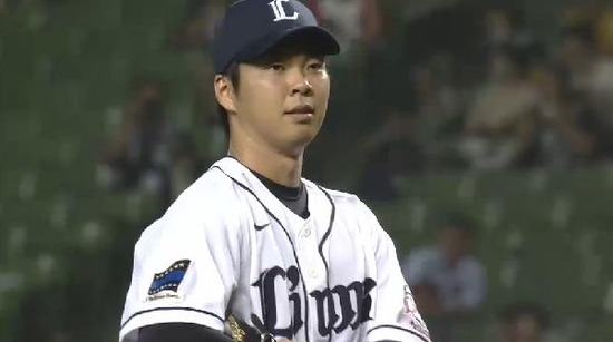 ５回表１クルーズポール直撃のHR (1)