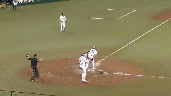 ８回裏３炭谷タイムリー代走熊代ホームイン (4)