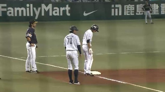 10回裏2栗山ヒット1塁3塁 (2)