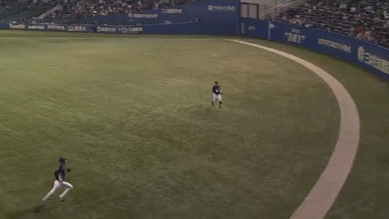 1回裏５デスパイネ２点タイムリー２ベース (3)