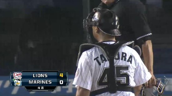 ４回表２栗山押し出しフォアボール (1)