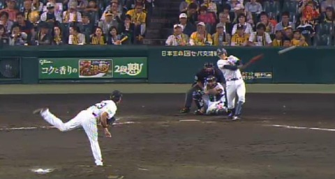 ８回表２森本２点タイムリー２ベース (3)