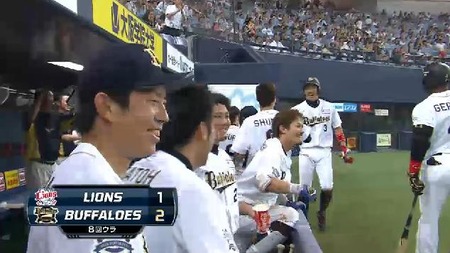 ８回裏２ペーニャタイムリー (1)