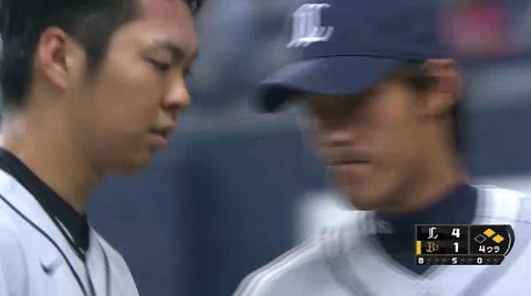 4回裏3十亀降板ボウデン (1)