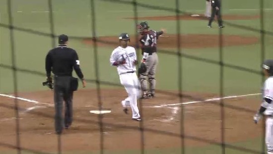 ８回裏２メヒア犠牲フライ (1)