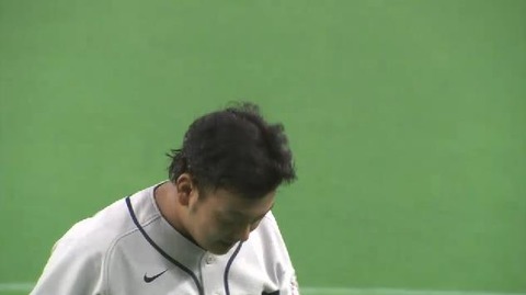 6回表3ライトフライ森戻れず併殺 (1)