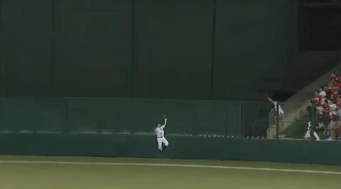 ６回表３丸センターフライ