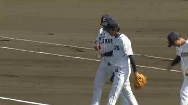 1回表1岸三者凡退カーブ