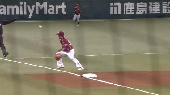 3回裏1銀次エラー