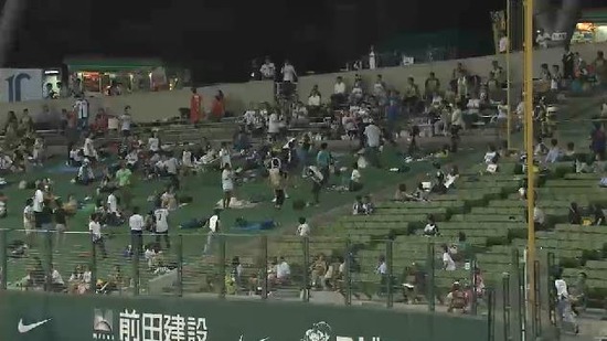 3回裏1秋山HR (1)