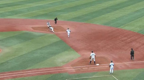 2回裏5金子ポロリ3点目 (3)