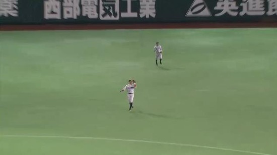 8回裏1菊池 (3)
