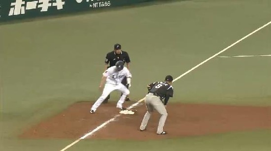 9回裏3渡辺3ベース (2)