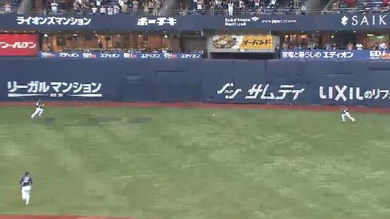 １回裏４小谷野タイムリー (2)