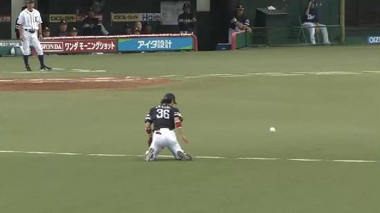 4回裏2炭谷バント栗山ゴロ明石失策 (3)