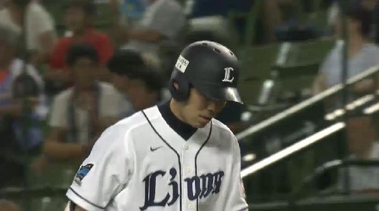 4回裏3秋山平凡なセンターフライ (1)