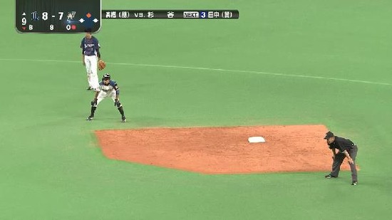 ９回裏２西川バント２塁 (2)