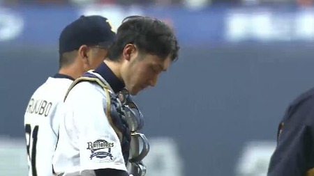 ２回表３金子ヒットメヒアタッチアウト (4)