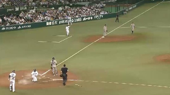 ８回裏５森犠牲フライ (4)