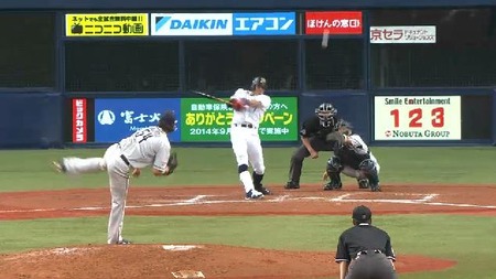 ８回裏１安達糸井ヒット１塁３塁 (1)