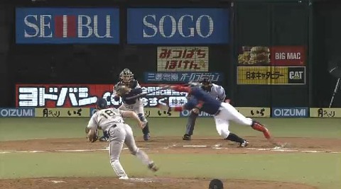 １０回裏７炭谷スクイズ失敗 (1)