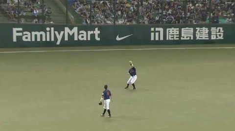 ３回表５ミランダセンターフライ (2)