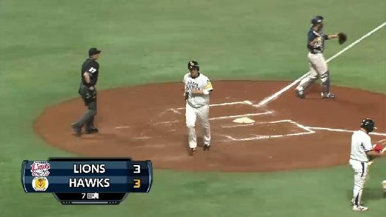 ７回裏４高谷フォアボール押し出し (6)