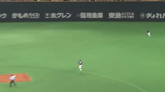 １回裏３田中賢介タイムリー (3)