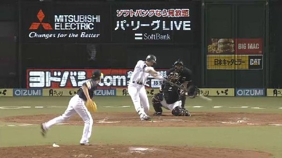 ８回裏５秋山猛打賞満塁 (7)