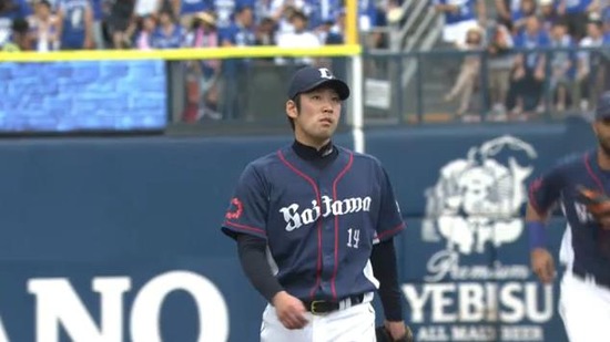 ８回裏５ロペスセカンドフライ (4)