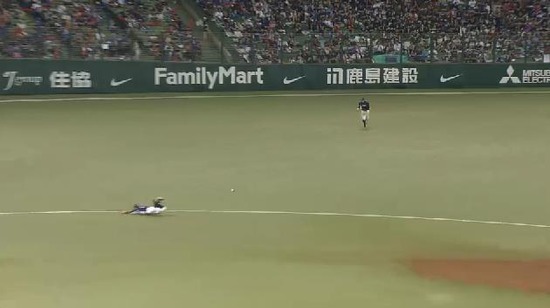 7回表2安達タイムリー交代 (3)