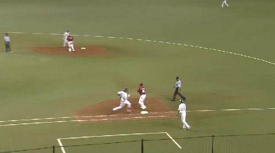 10回裏２木村バント２アウト２塁 (2)