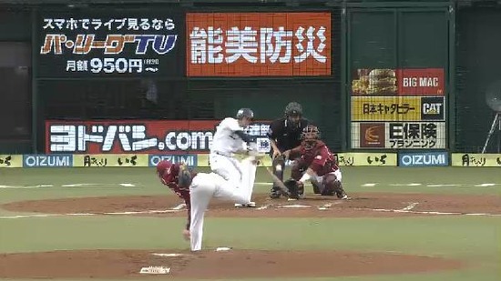 2回裏1森カーブを掬い上げてHR (4)