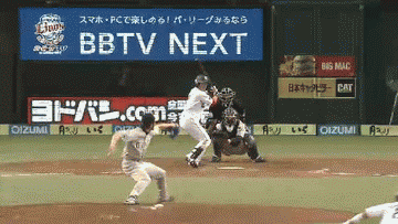 8回裏5脇谷タイムリー (1)