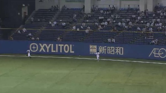 １回表１脇谷２ベース (2)