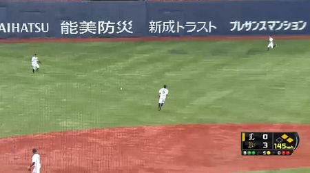 1回裏3脇谷タイムリー (1)