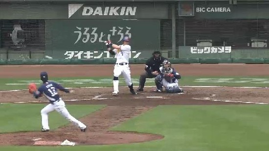 2回裏6糸井2点タイムリー (2)