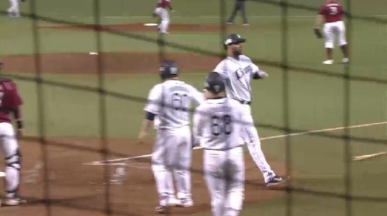 3回裏8森2点タイムリー (1)