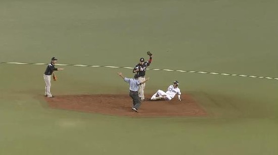 ３回裏３暴投２塁ランナー秋山生還渡辺２塁 (2)