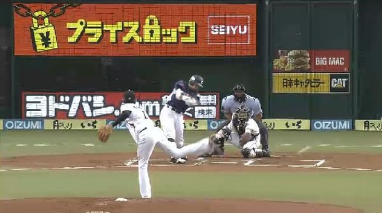 1回裏１秋山デッドボール盗塁栗山ヒット０アウト１塁３塁 (2)