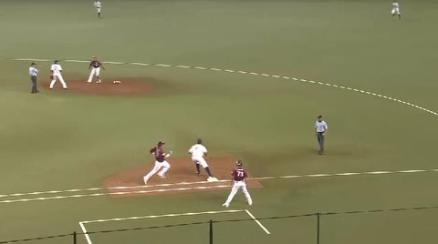 2回表2嶋併殺 (3)